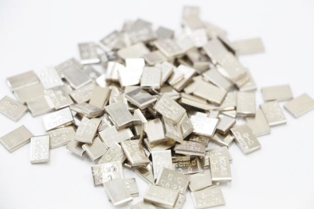 金パラ%歯科用金属